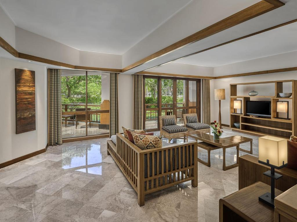 Grand Hyatt inside image (1)