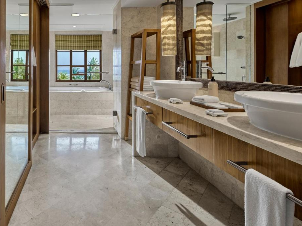 Grand Hyatt inside image (2)