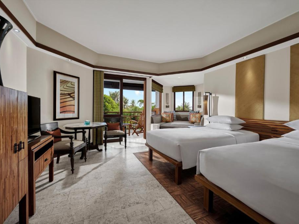 Grand Hyatt inside image (3)