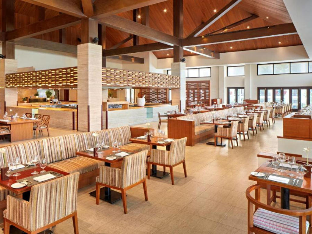 Pullman Danang Beach Resort inside image (5)