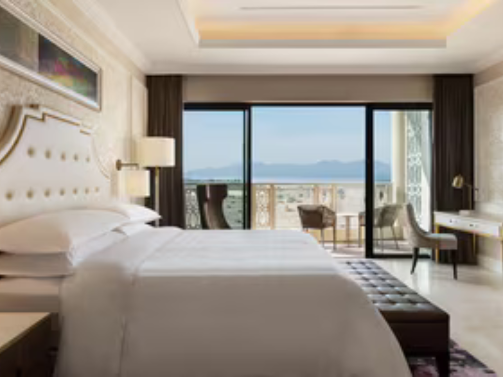 Sheraton Grand Danang inside image (1)