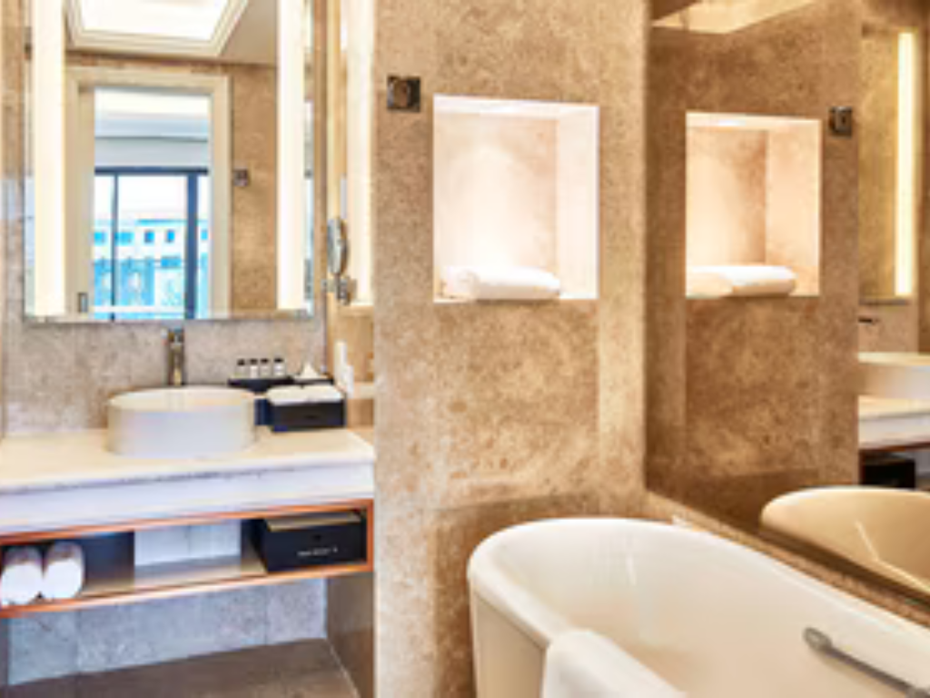Sheraton Grand Danang inside image (2)
