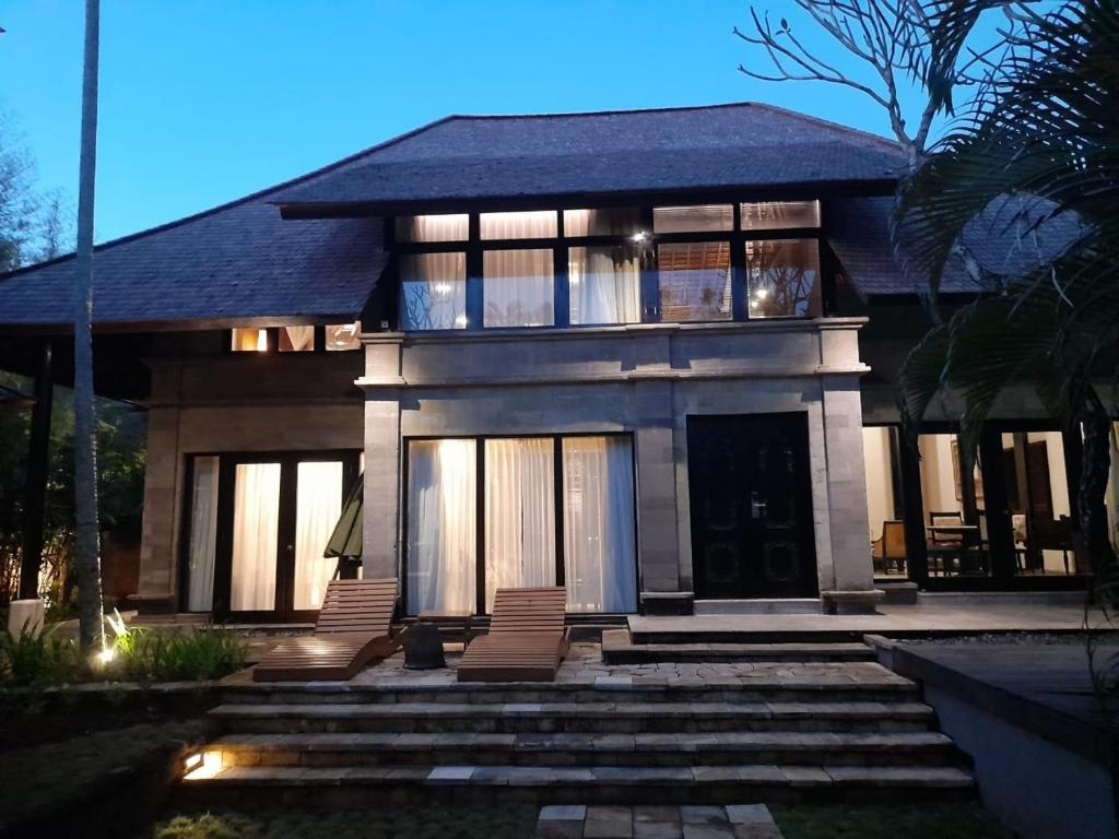 The Royal Beach Seminyak inside image